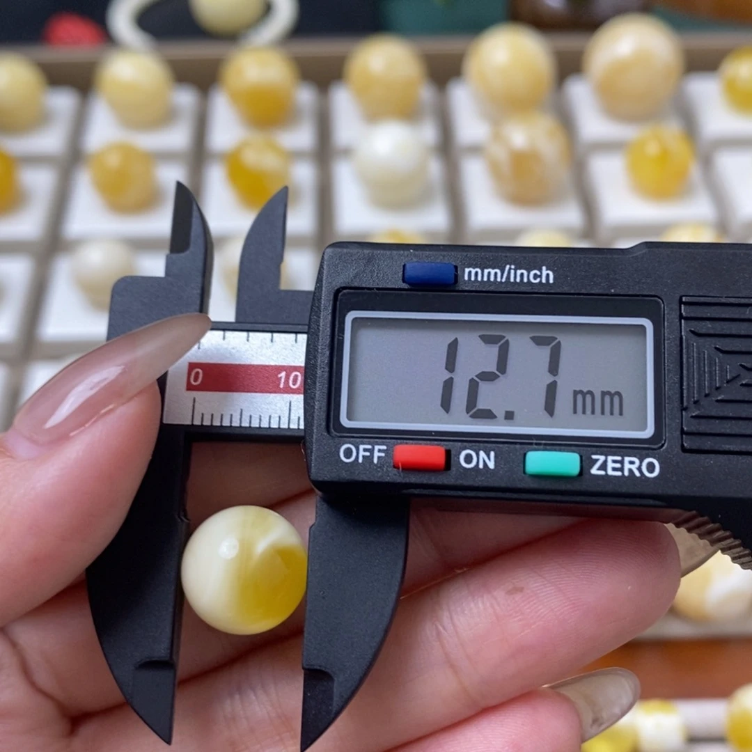 未镶嵌琥珀珠宝奇石