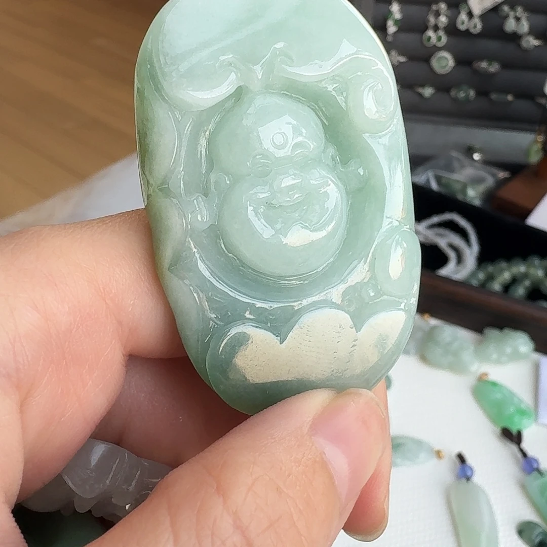 翡翠未镶嵌颈饰笑佛