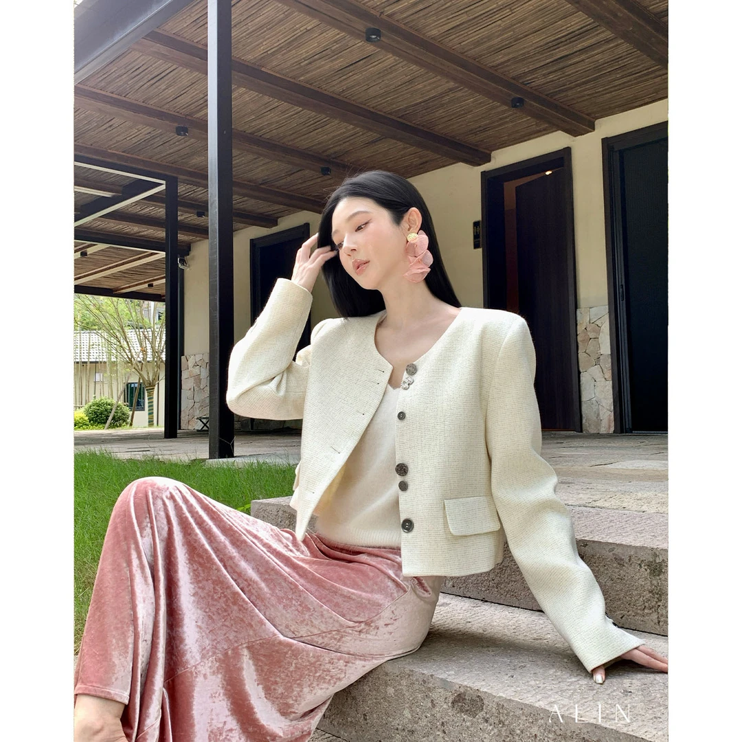 阿琳ALIN【晨露】不规则立体扣圆领短款早秋编织小香风外套AL5HSW11