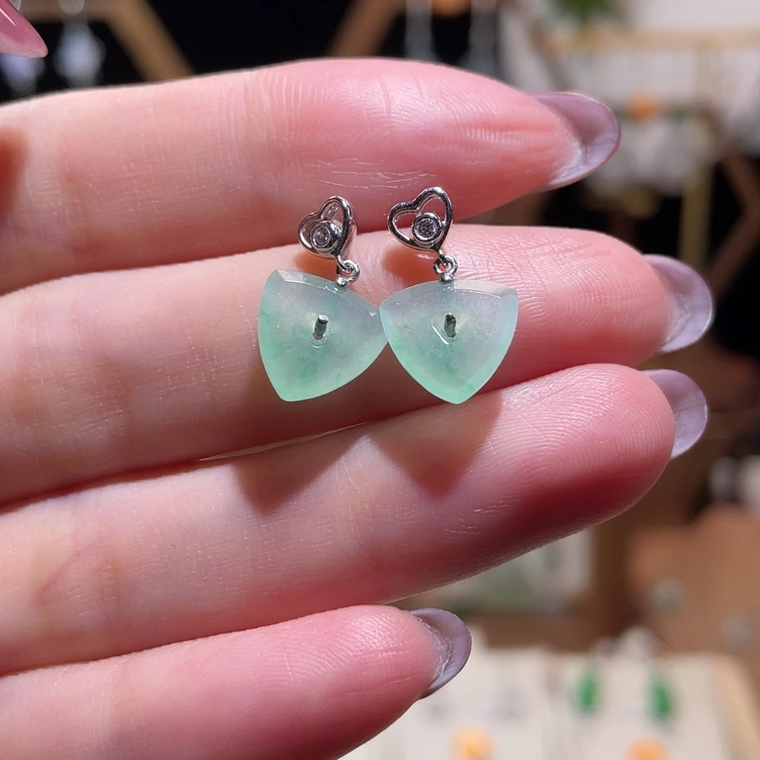 翡翠18K金镶嵌耳饰