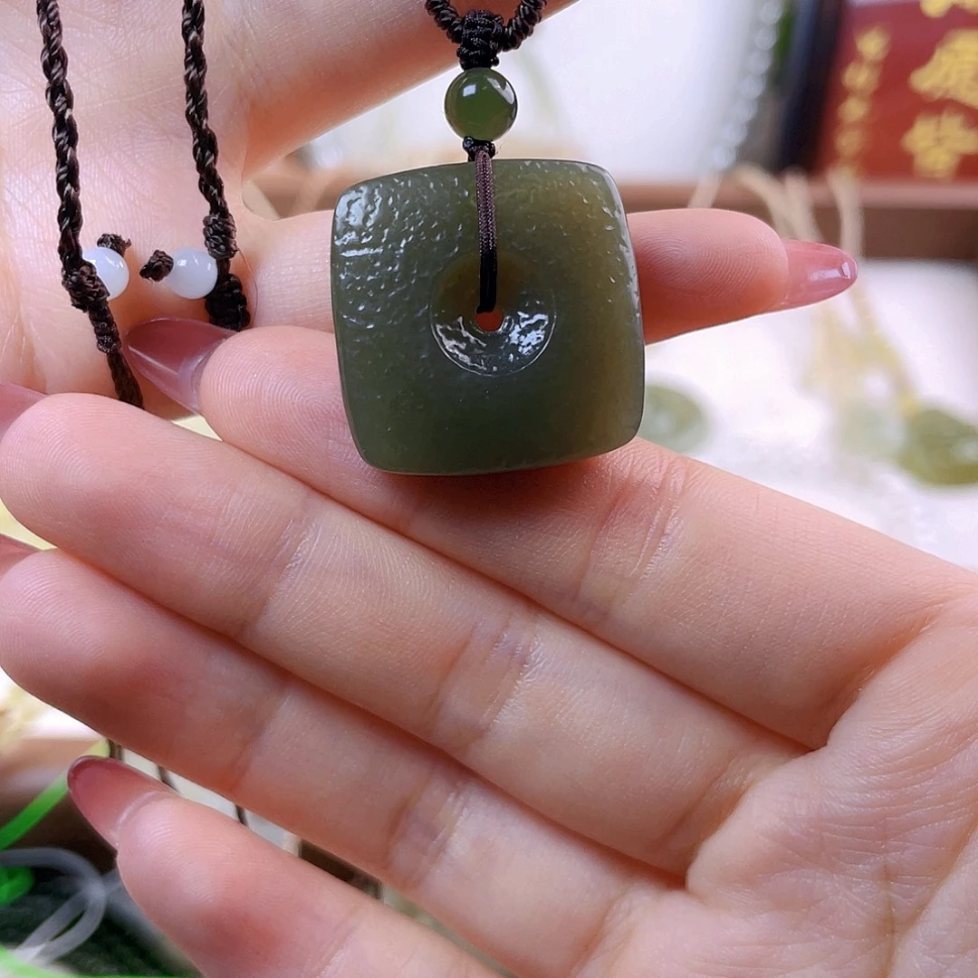 和田玉未镶嵌吊坠(赠链)