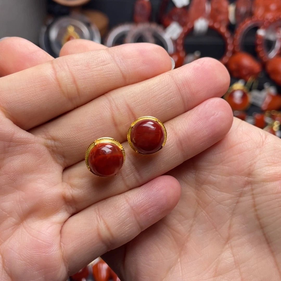【闪购商品】银S925镶嵌牛血红圆牌耳钉南红玛瑙