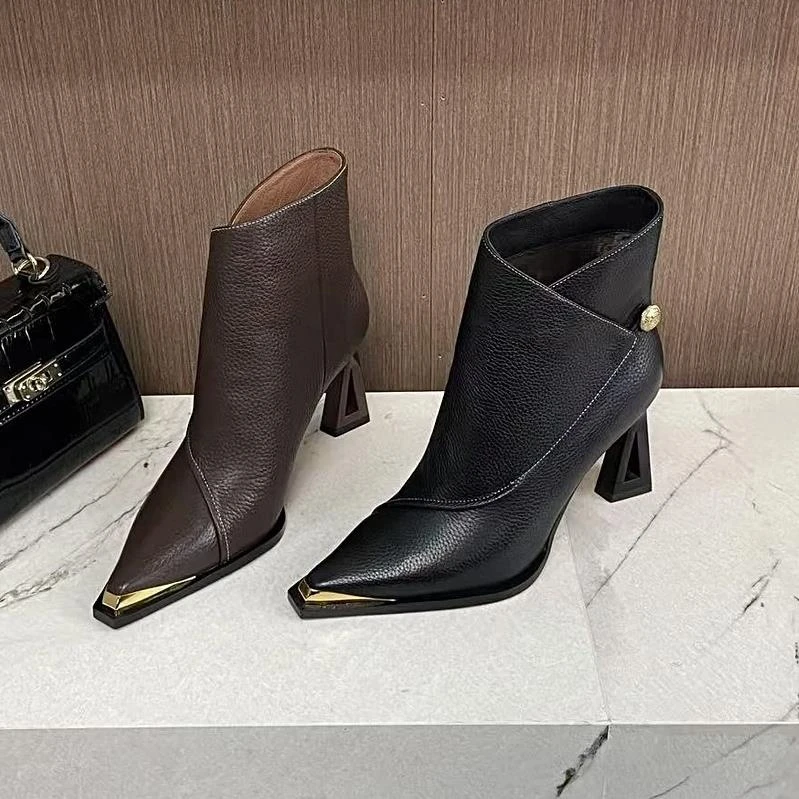 新款 跟高7/5CM尖头时尚铁头百搭荔枝纹高级粗跟真皮短靴买1赠3