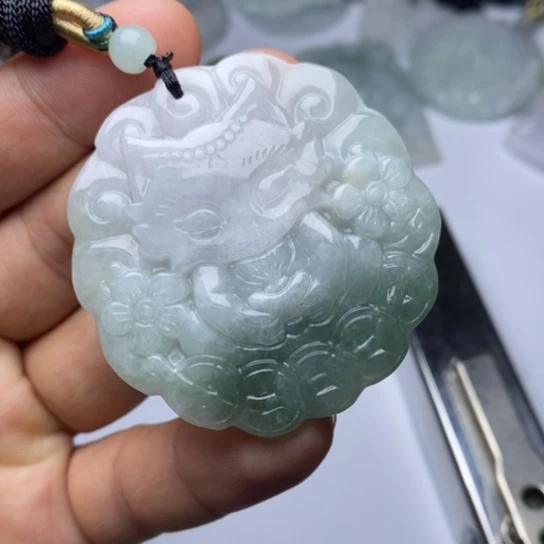 翡翠未镶嵌颈饰翡翠