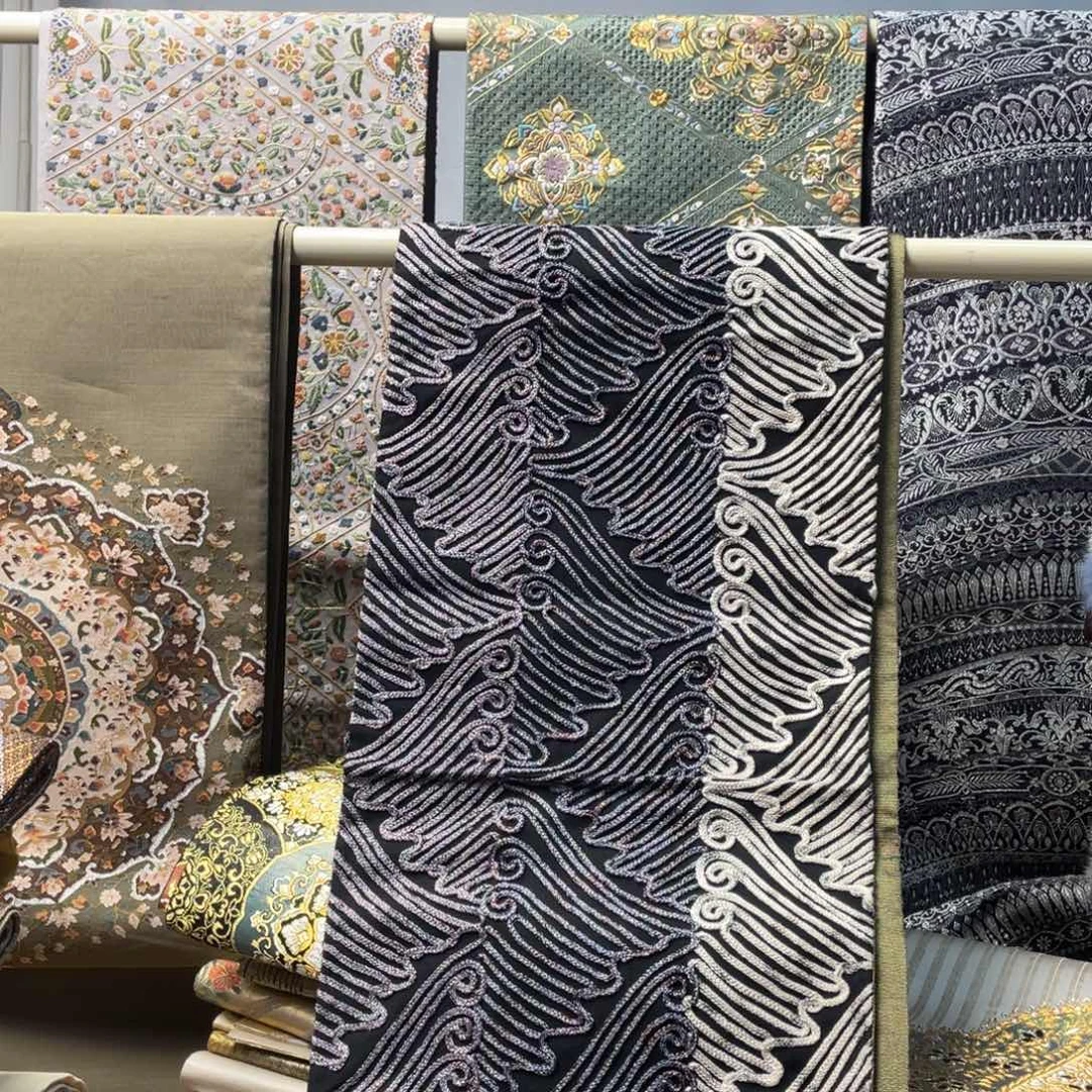 织绣彩金手工编织