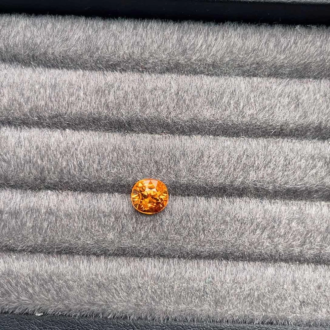 石榴石（芬达石）裸石未镶嵌1.84ct汽水色玻璃体全反火