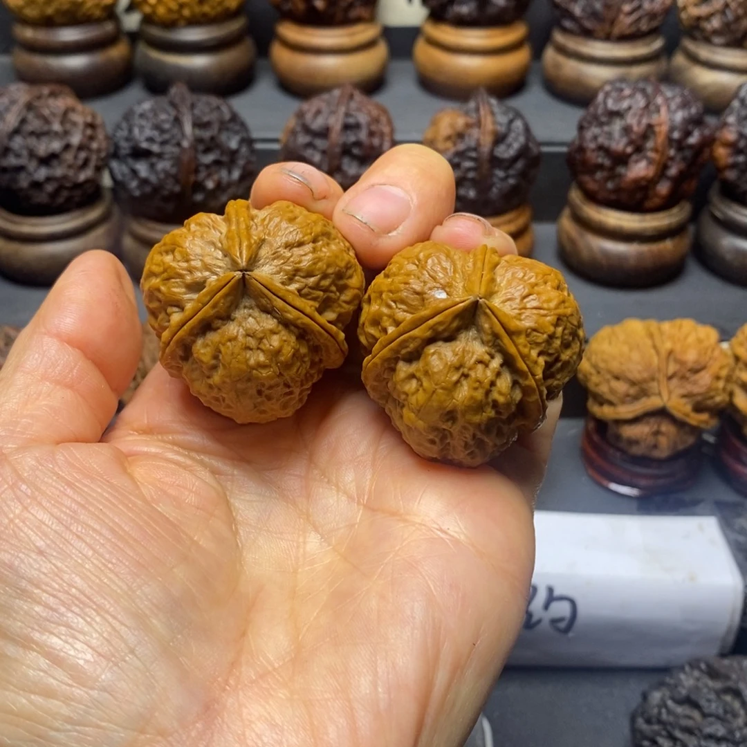 文玩核桃吊坠三棱37