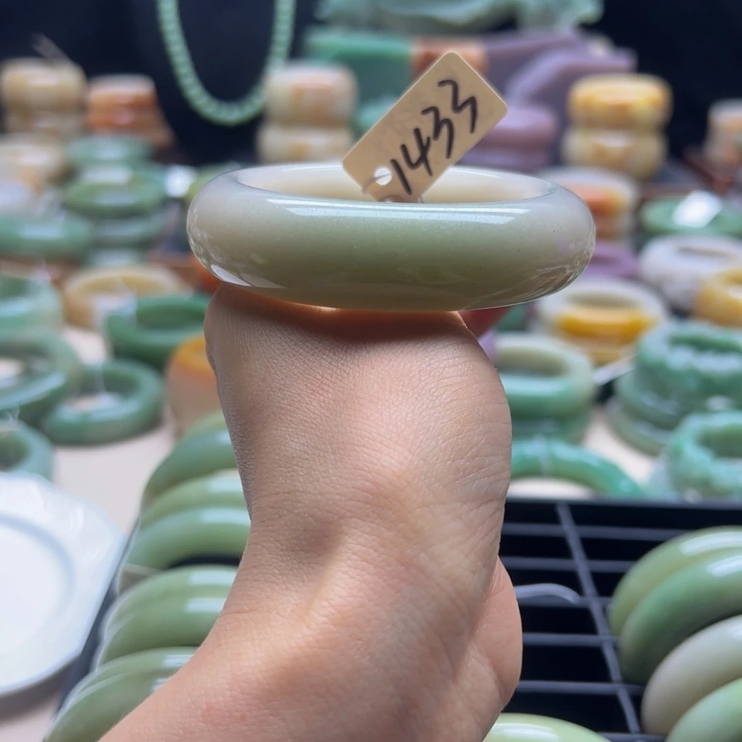 石英岩玉手镯未镶嵌