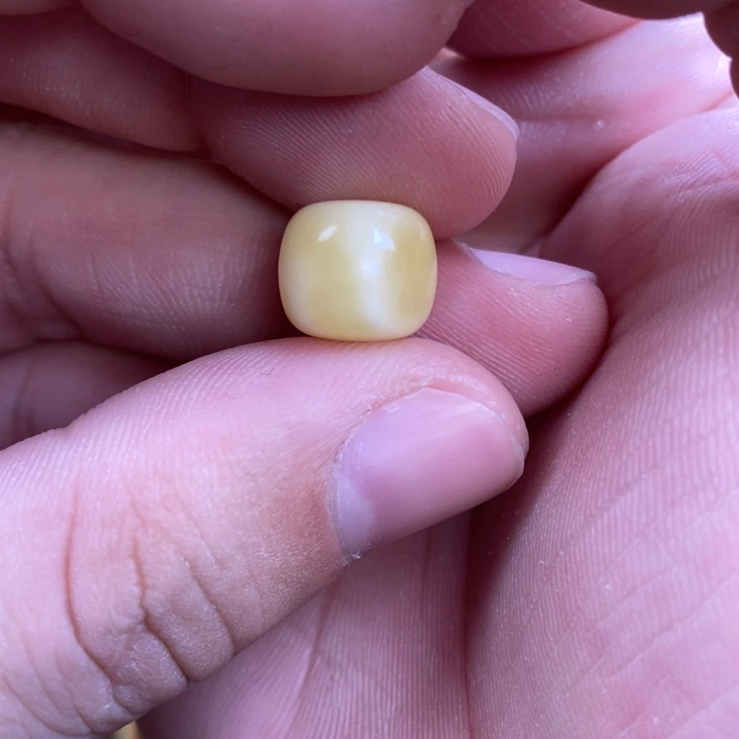 蜜蜡裸石未镶嵌厌*?