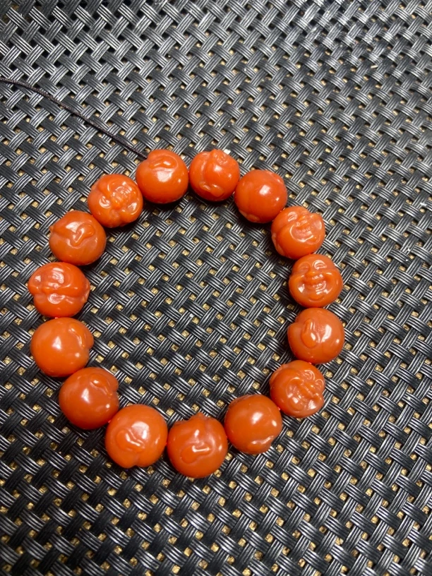 佛头。      手串