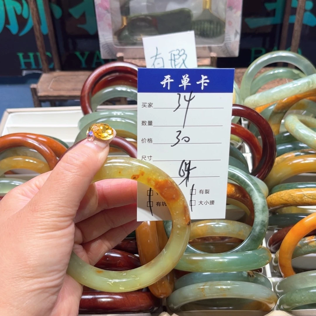 张***蛋蛇纹石玉未镶嵌手镯