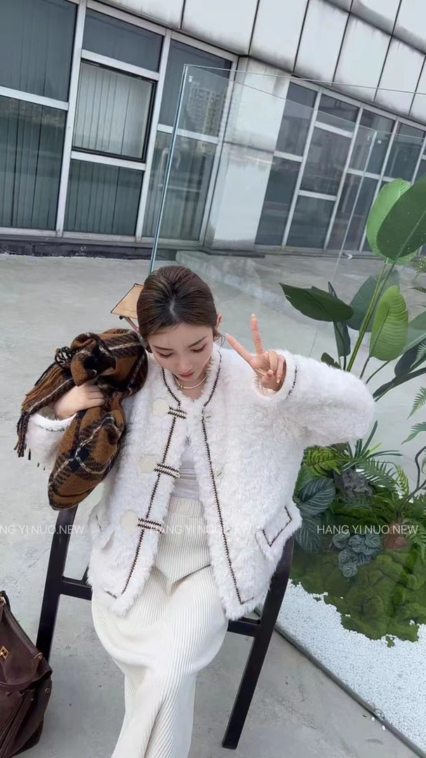 法式小香风外套女冬季2024新款高级感短款皮毛一体上衣