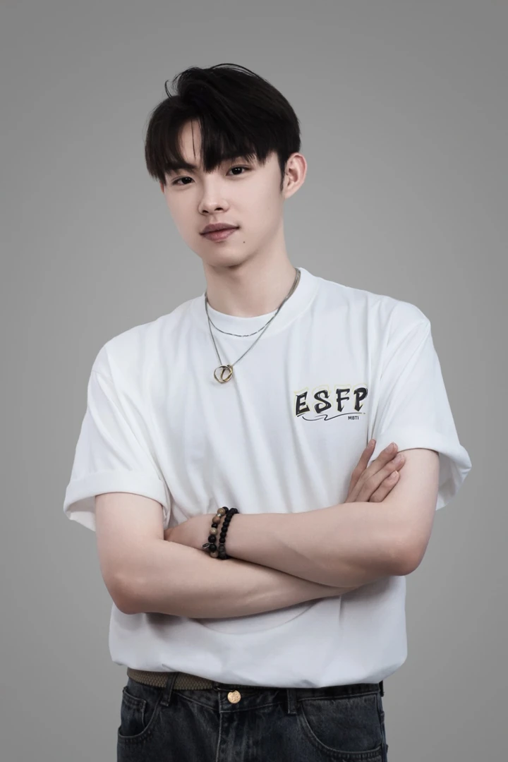【原创正版】MBTI ESFP 男女同款T恤上衣 夏天宽松圆领纯色半袖
