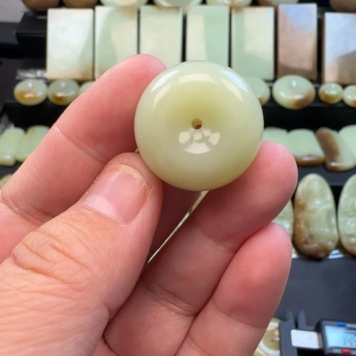 长***鹿和田玉未镶嵌颈饰