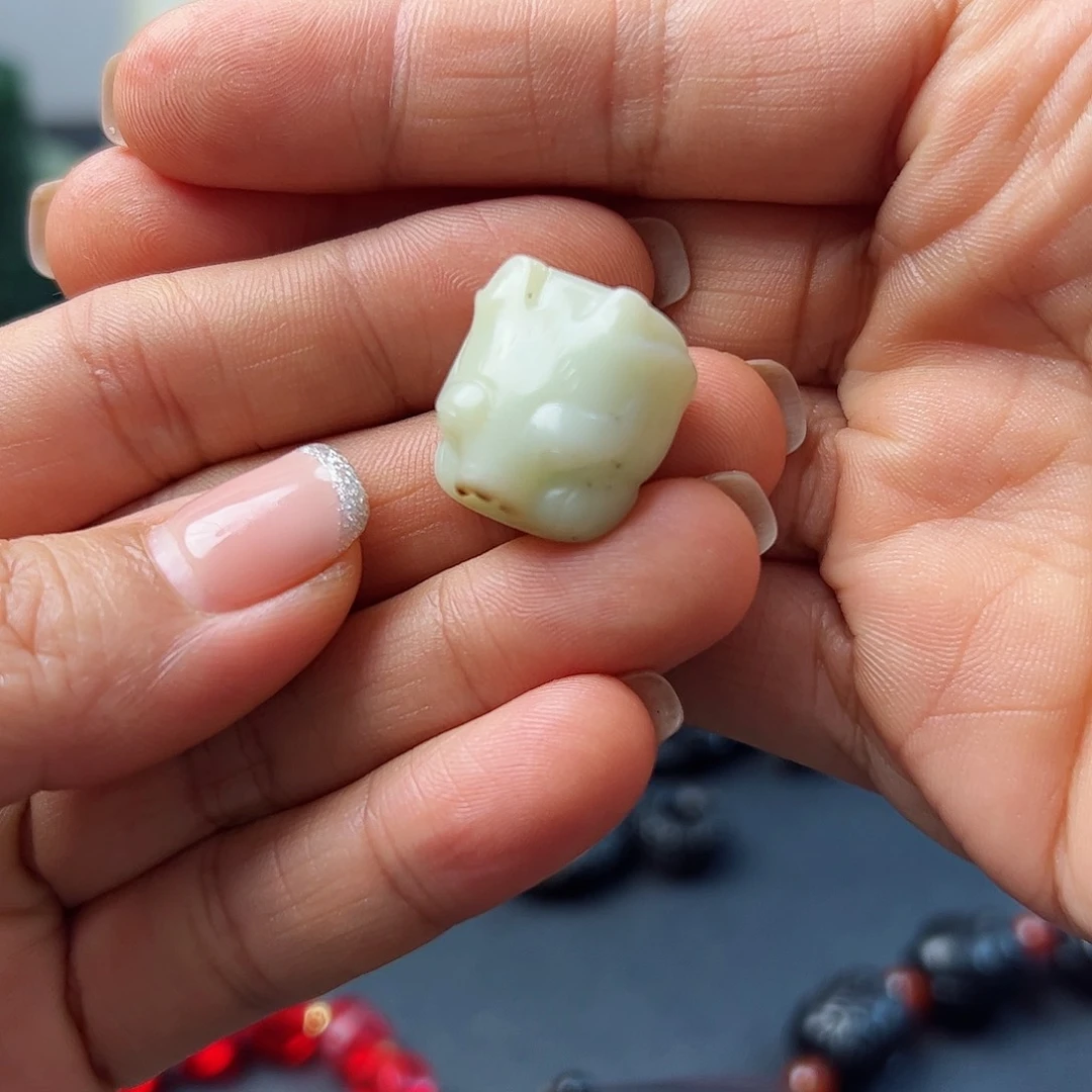 未镶嵌和田玉（糖玉）挂件