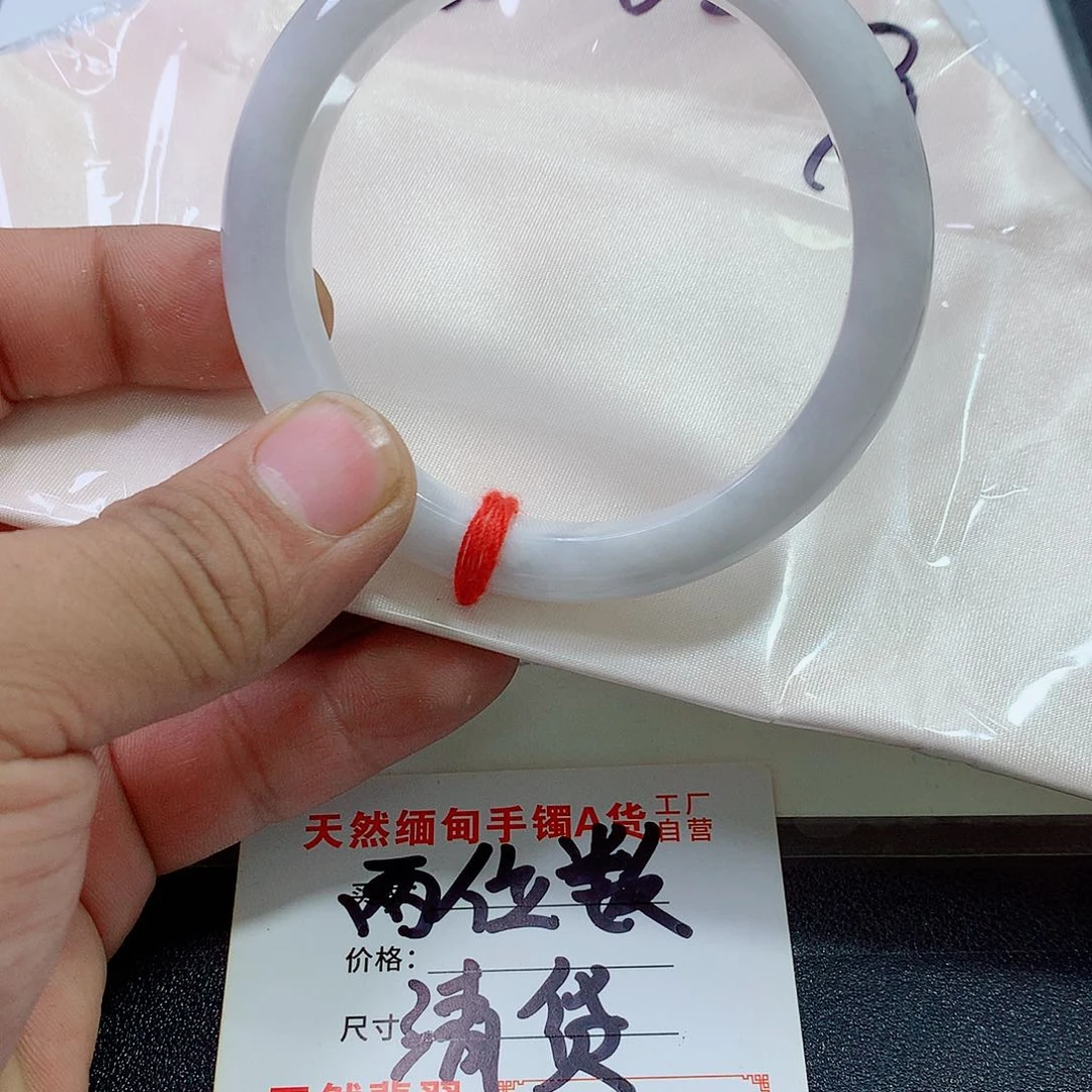 翡翠手镯未镶嵌翡翠