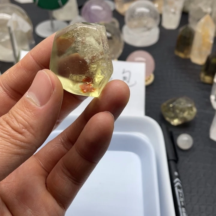 水晶84未镶嵌O***?天然水晶