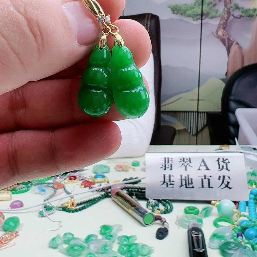 翡翠吊坠(赠链)银S925镶嵌豆*