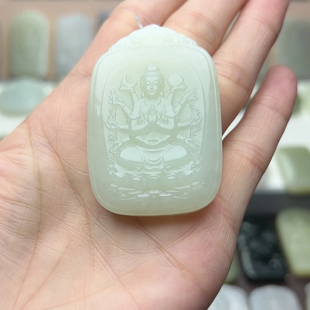 勿***衣颈饰未镶嵌和田玉