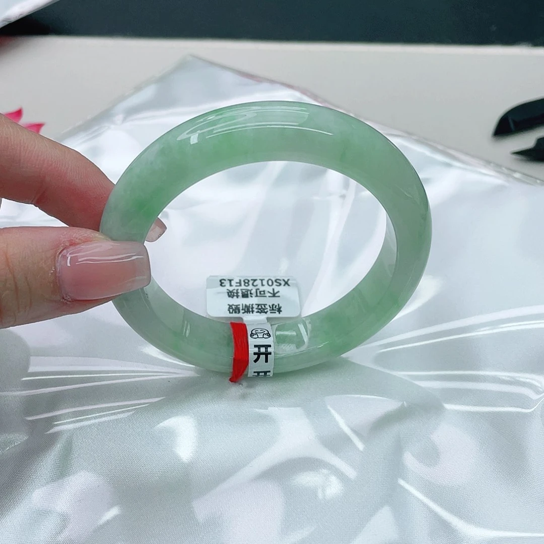 翡翠手镯未镶嵌正55.5