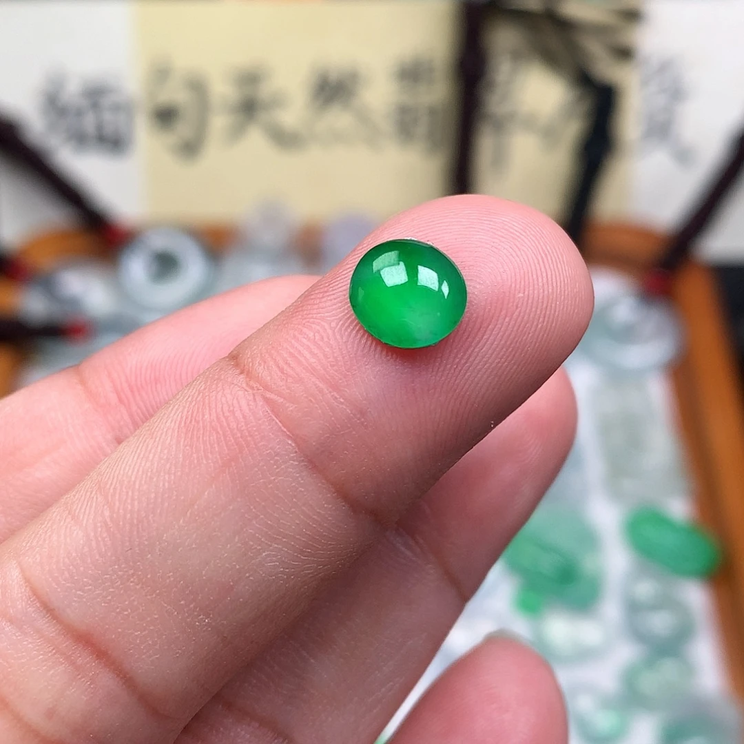 翡翠裸石缅甸天然A货翡翠阳绿蛋面