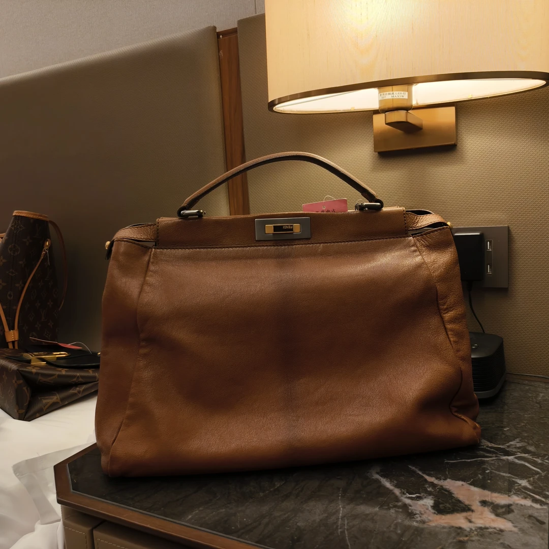 95新 FENDI/芬迪 包展专属 芬迪深棕色手提斜挎包