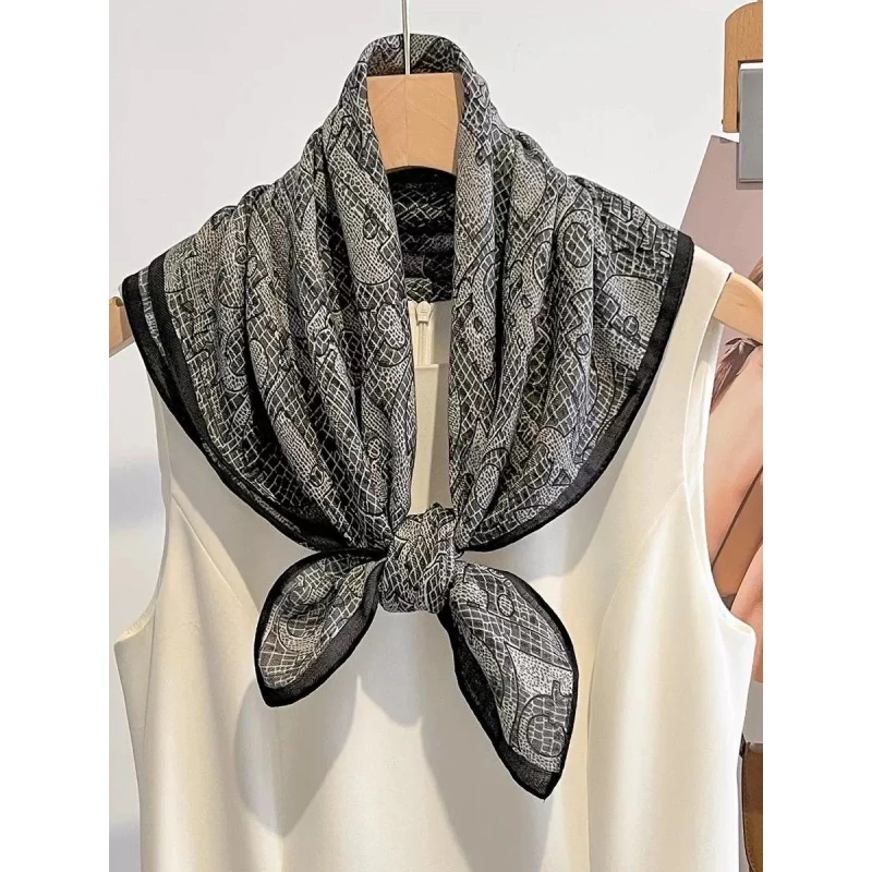 P9【灰色字母D】新款棉质65*65精致小方巾