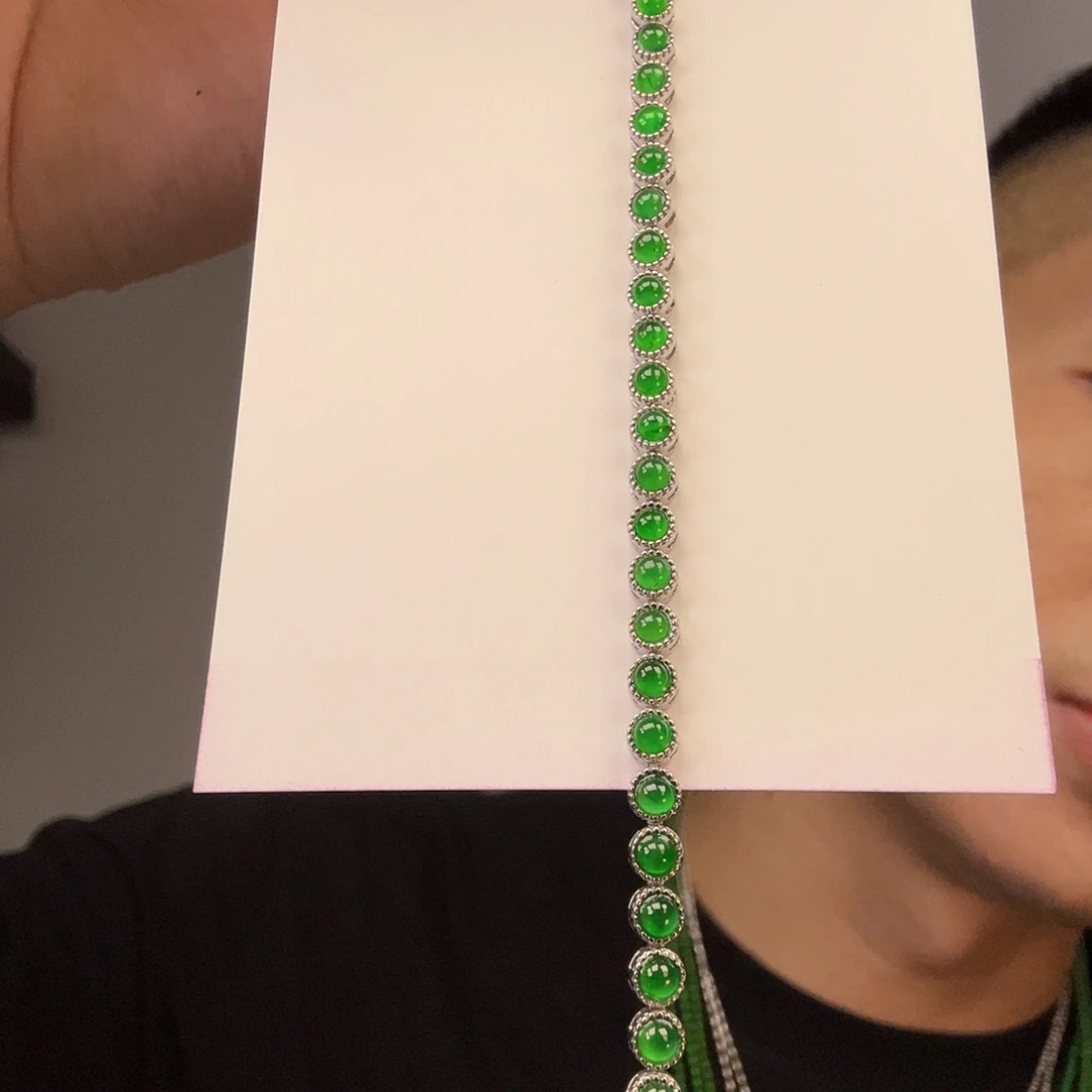 未镶嵌挂件翡翠一件