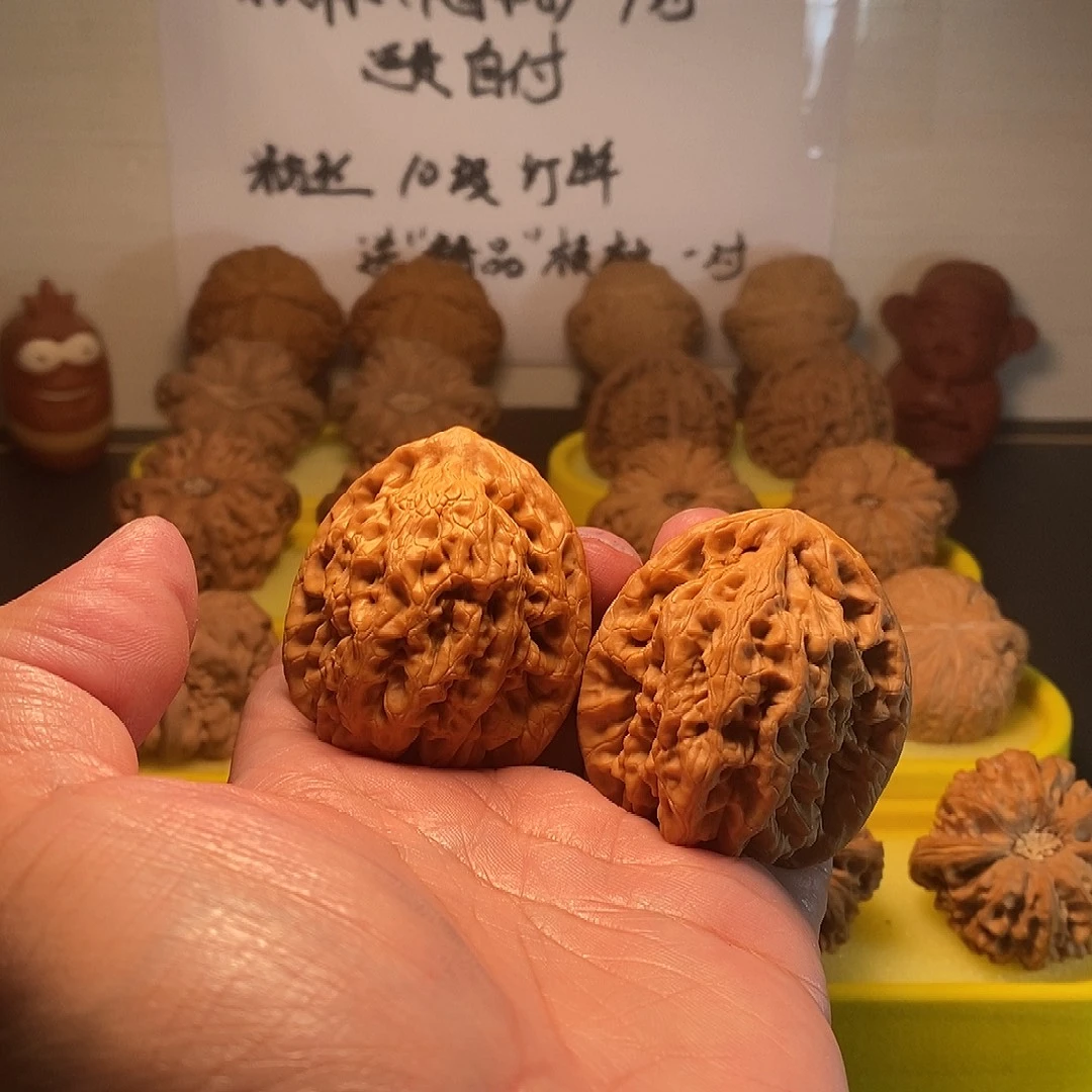 文玩核桃把件金公子核桃（有修）