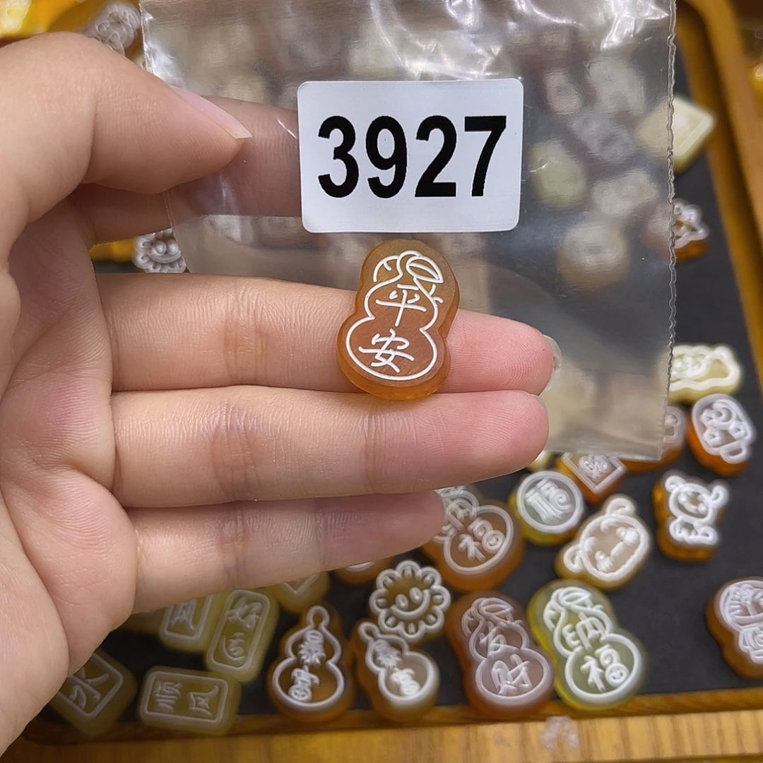 琥珀未镶嵌珠宝奇石