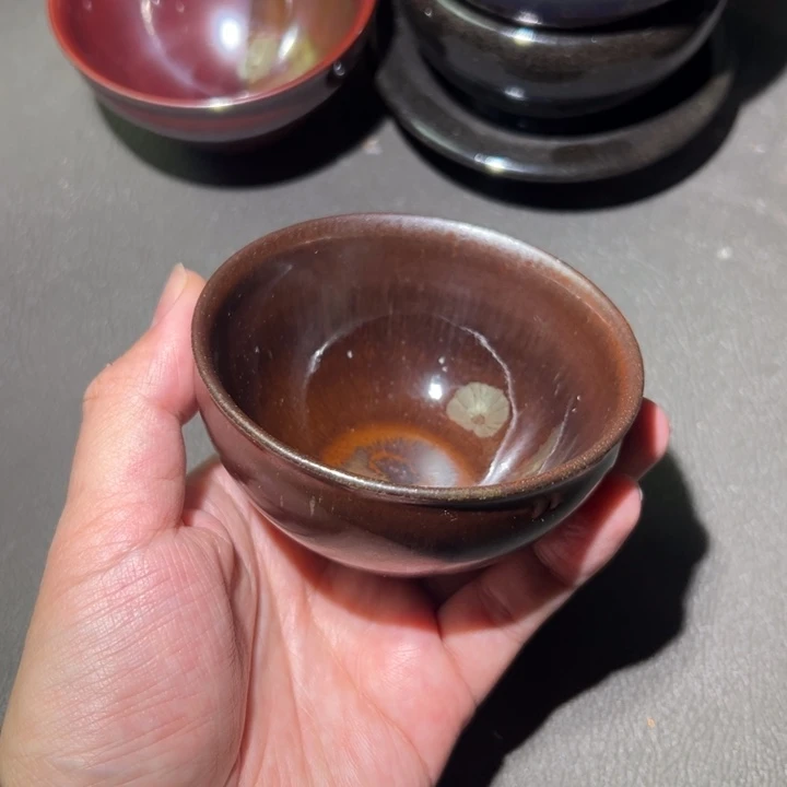 茶盏好想和她谈一下心了