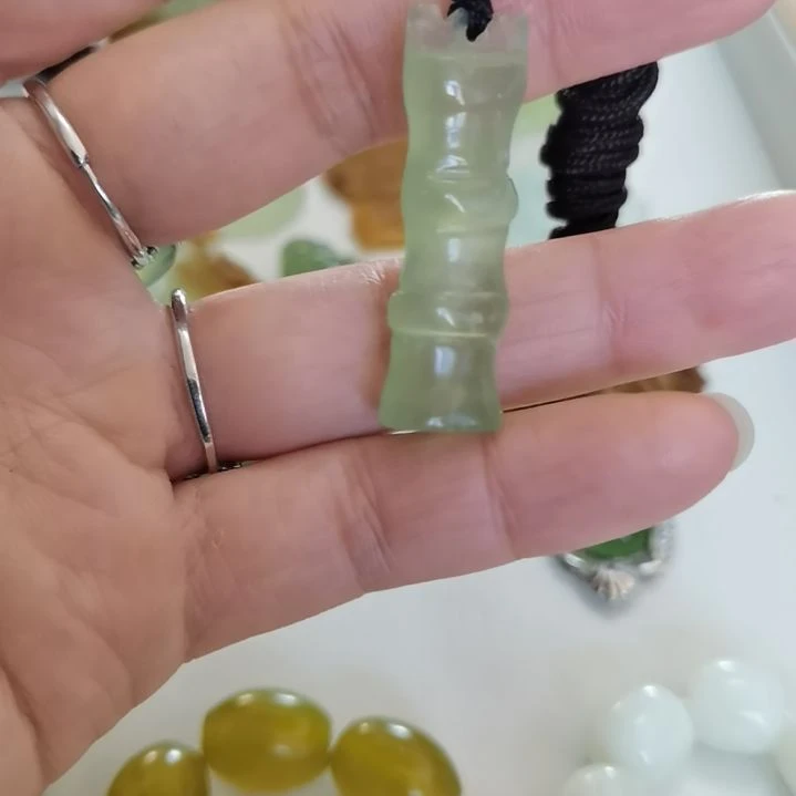 未镶嵌蛇纹石玉吊坠