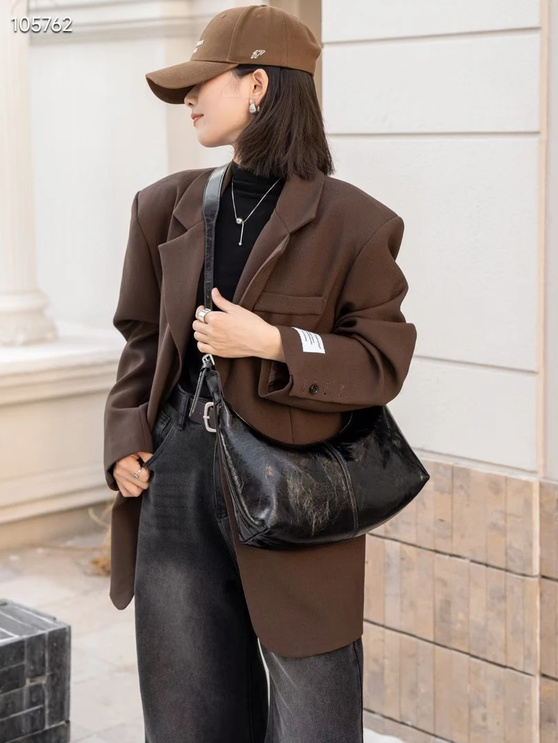 斜挎单肩，休闲白搭，简约时尚，头层牛皮