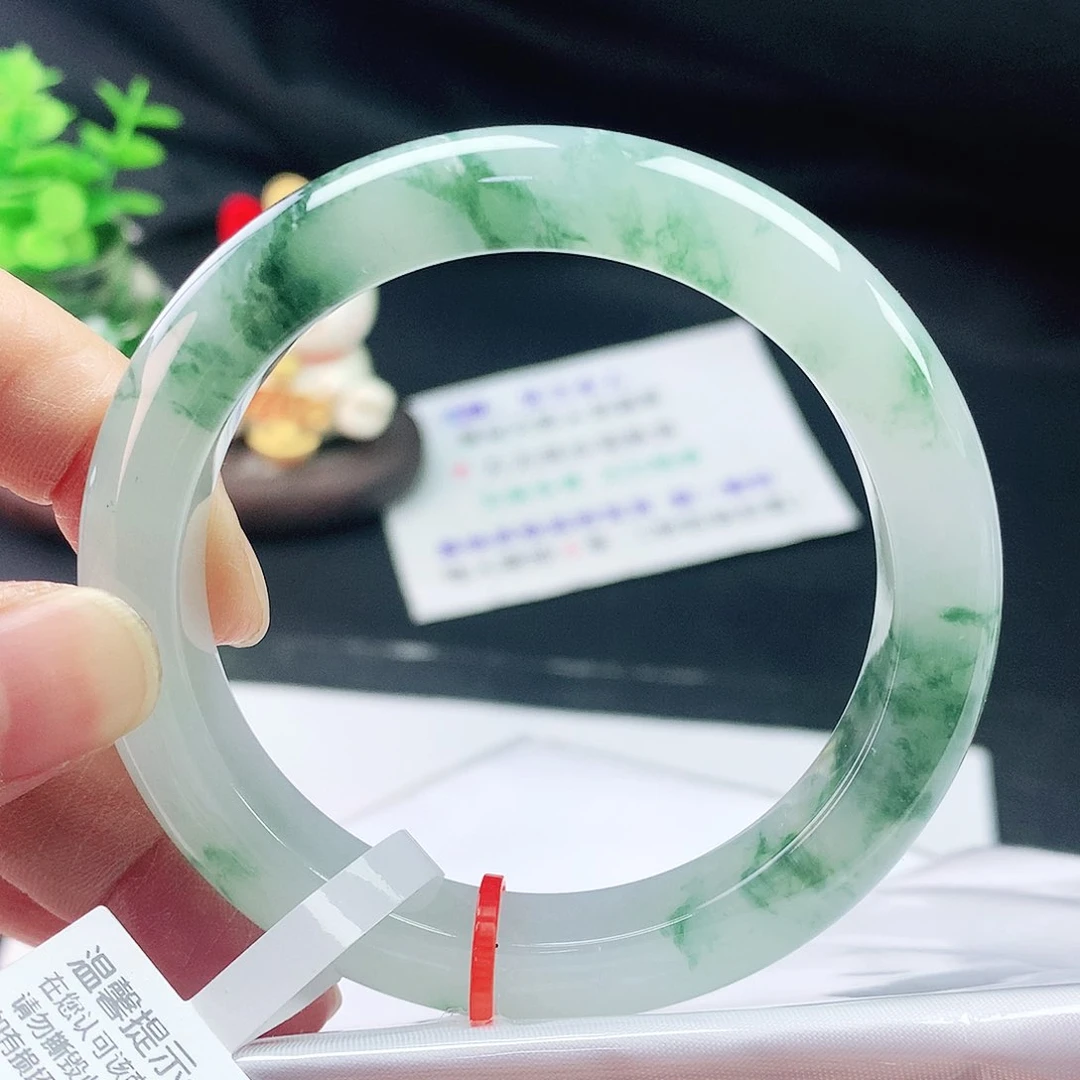 翡翠手镯未镶嵌55圈