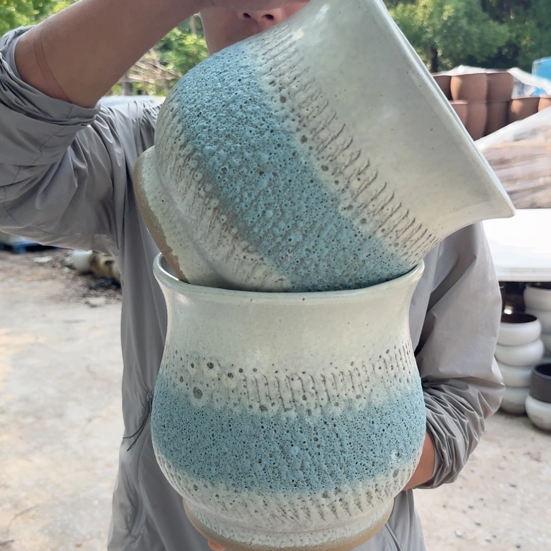 紫砂花盆口21高21（两个花边口泡泡