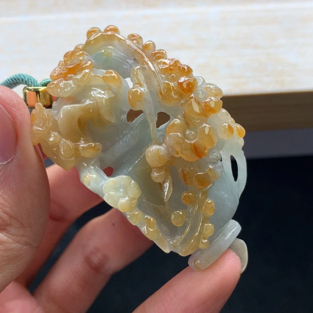 翡翠未镶嵌颈饰吊坠