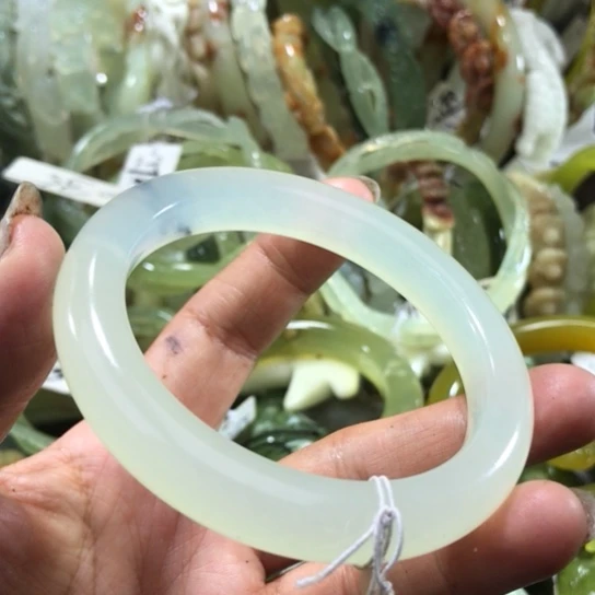 岫玉未镶嵌手镯57口径