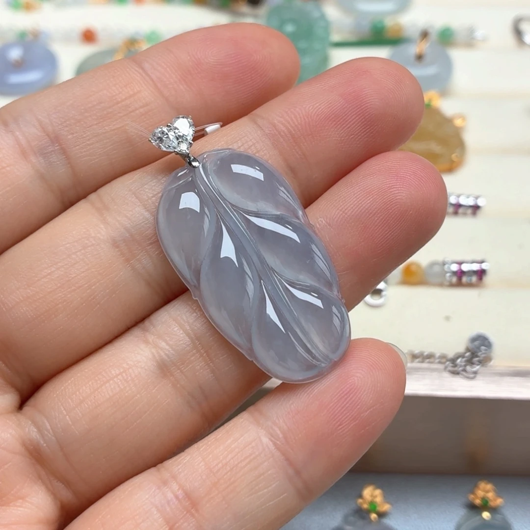 翡翠18K金镶嵌颈饰翡翠叶子