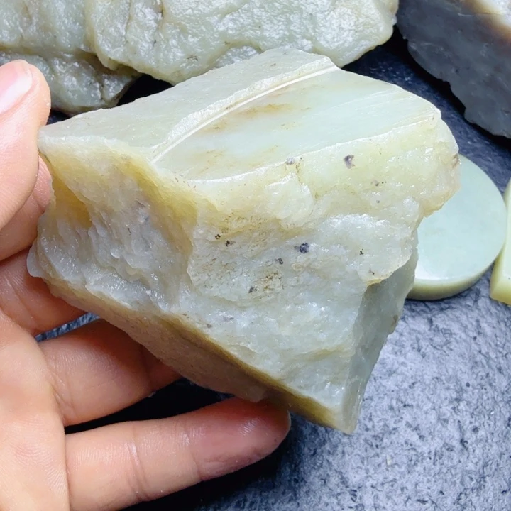 和田玉（糖玉）未镶嵌珠宝奇石