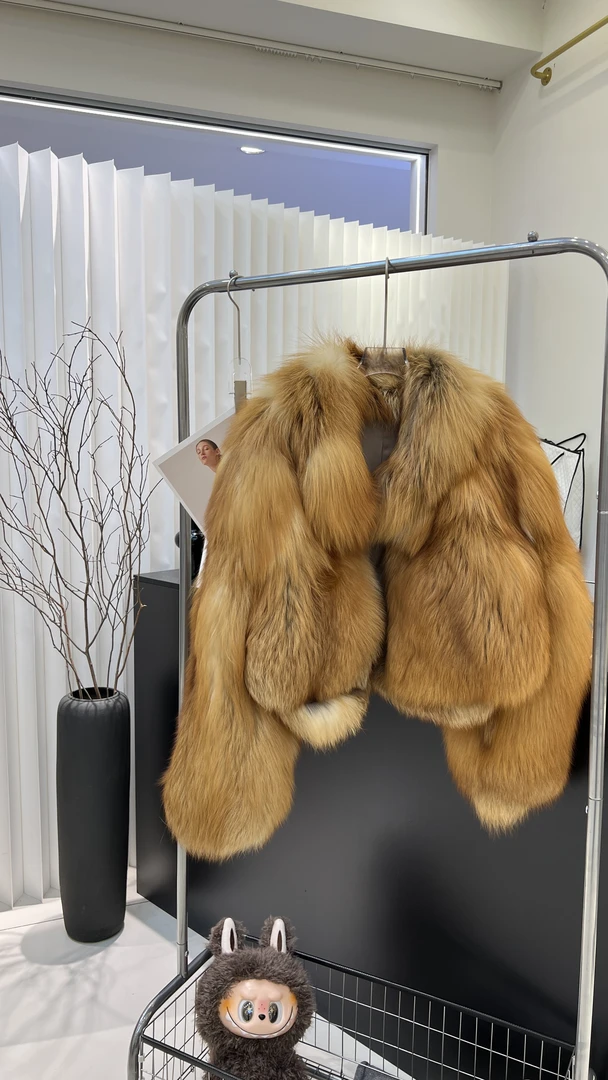 【老板娘直售】红狐小立领设计师走秀款红狐整皮款外套