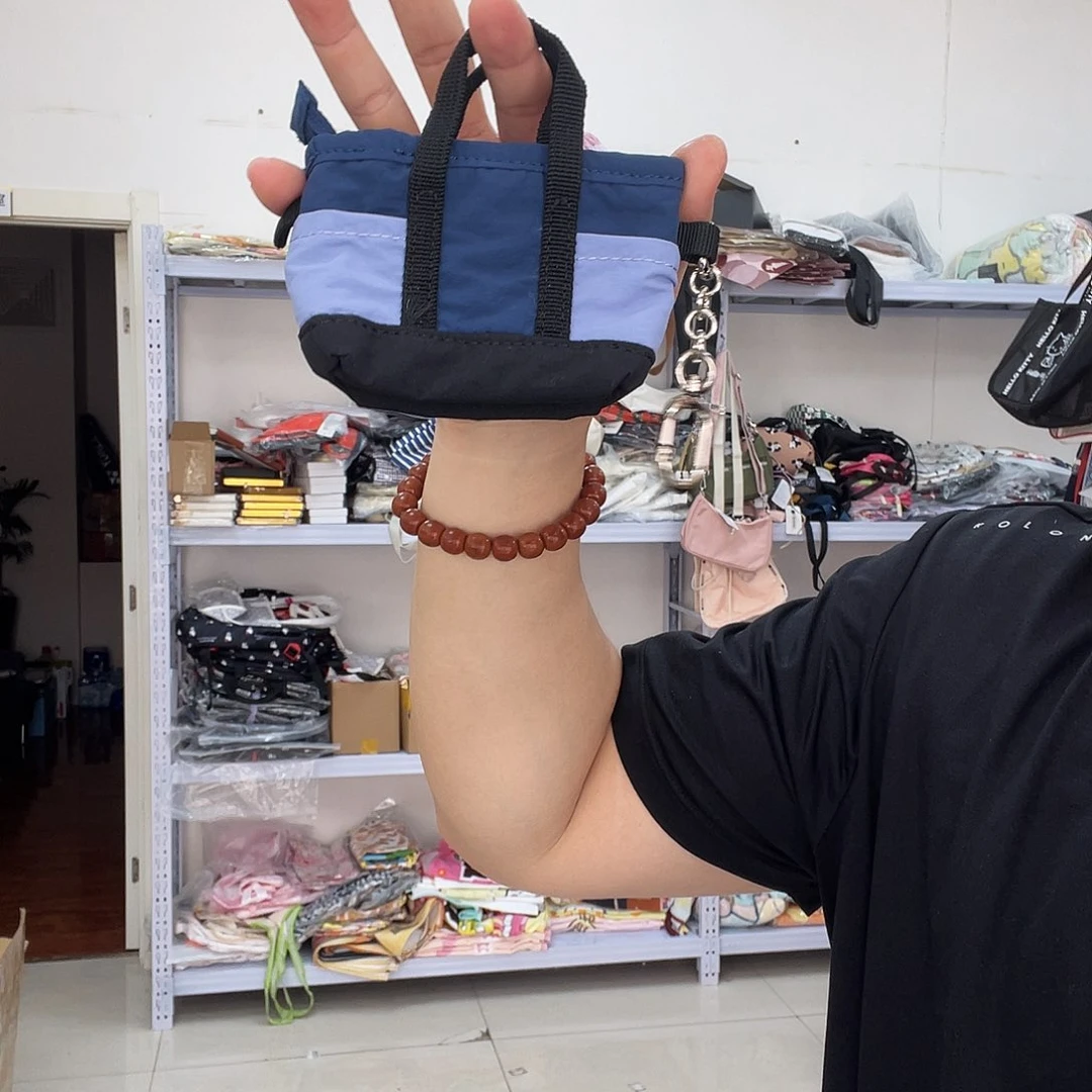 PU化妆包等各种产品的