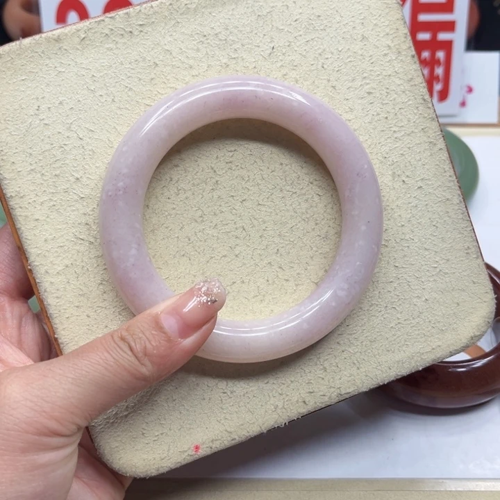 未镶嵌手镯石英质玉蓉****？