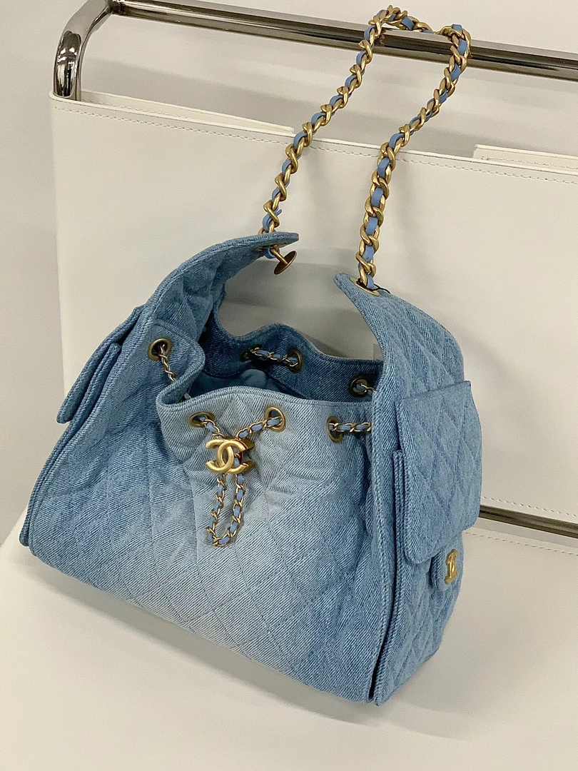 未使用 Chanel/香奈儿 浅蓝色牛仔小号双口袋抽绳hobo芯片JL