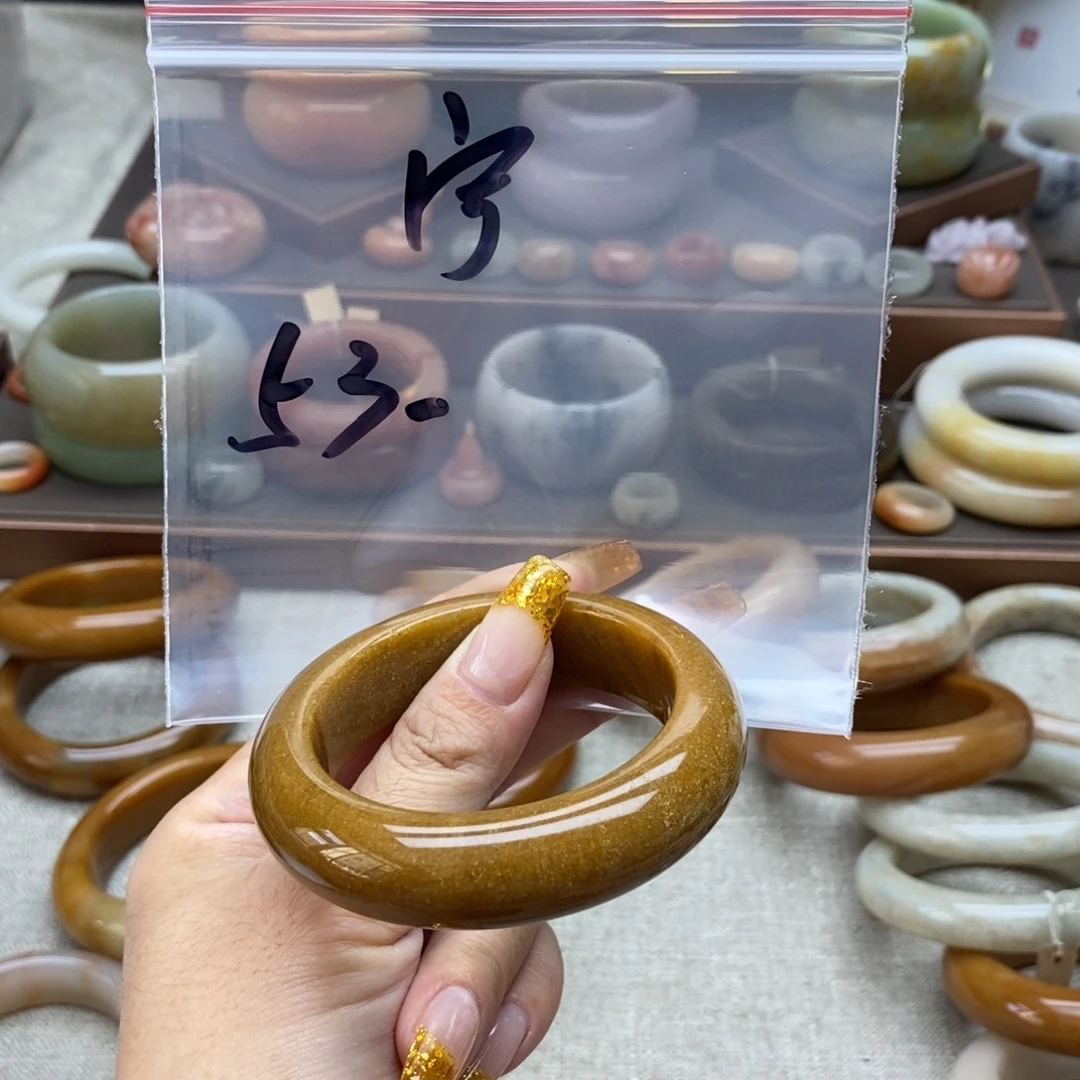 宁****合金手镯石英质玉