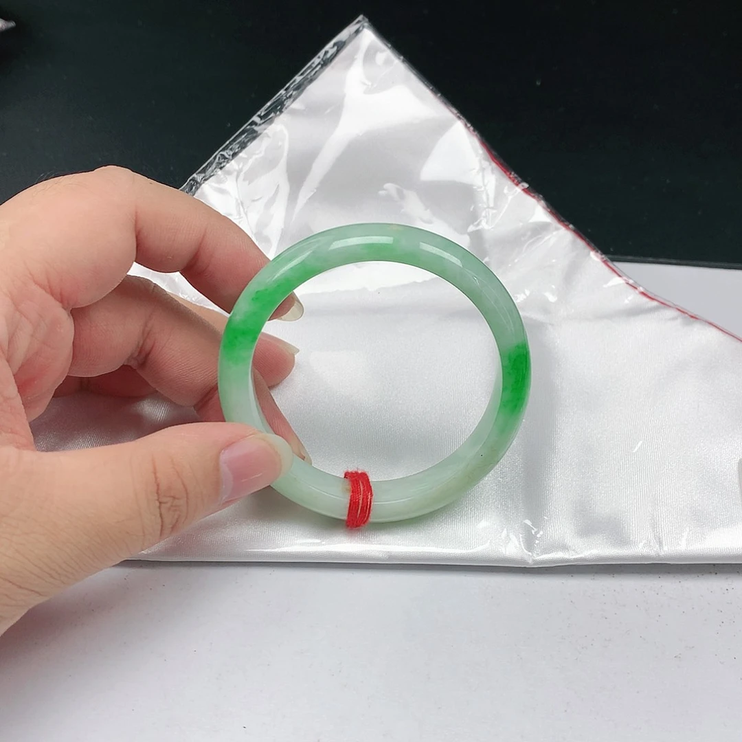 翡翠手镯未镶嵌翡翠072