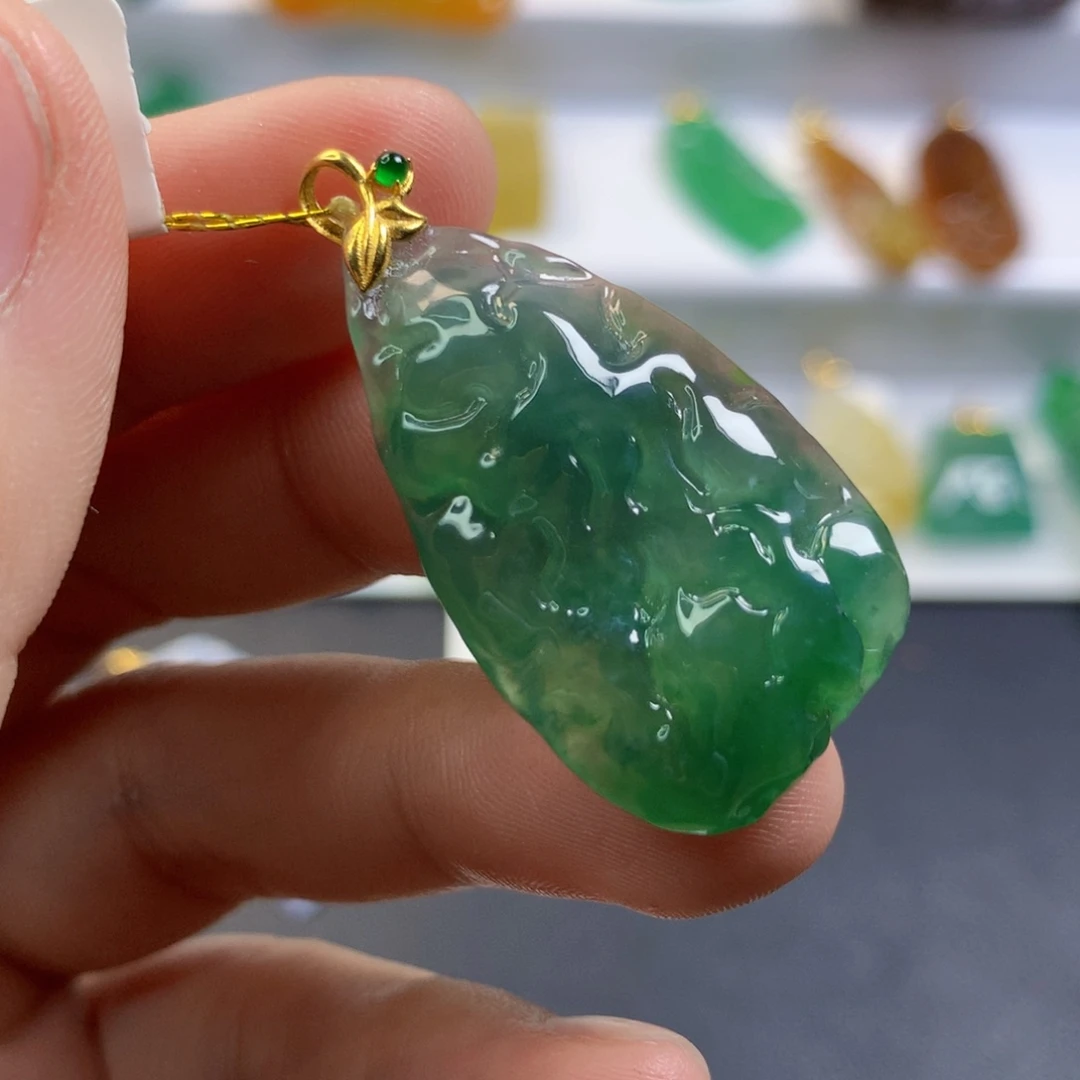 【闪购商品】颈饰18K金镶嵌翡翠天**莲