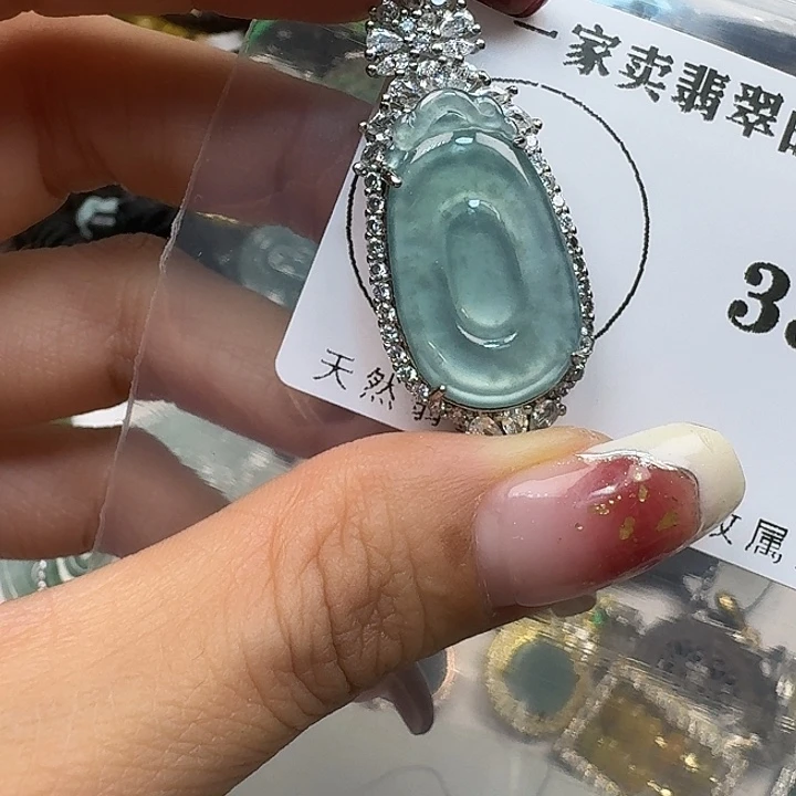 翡翠颈饰未镶嵌翡翠吊坠