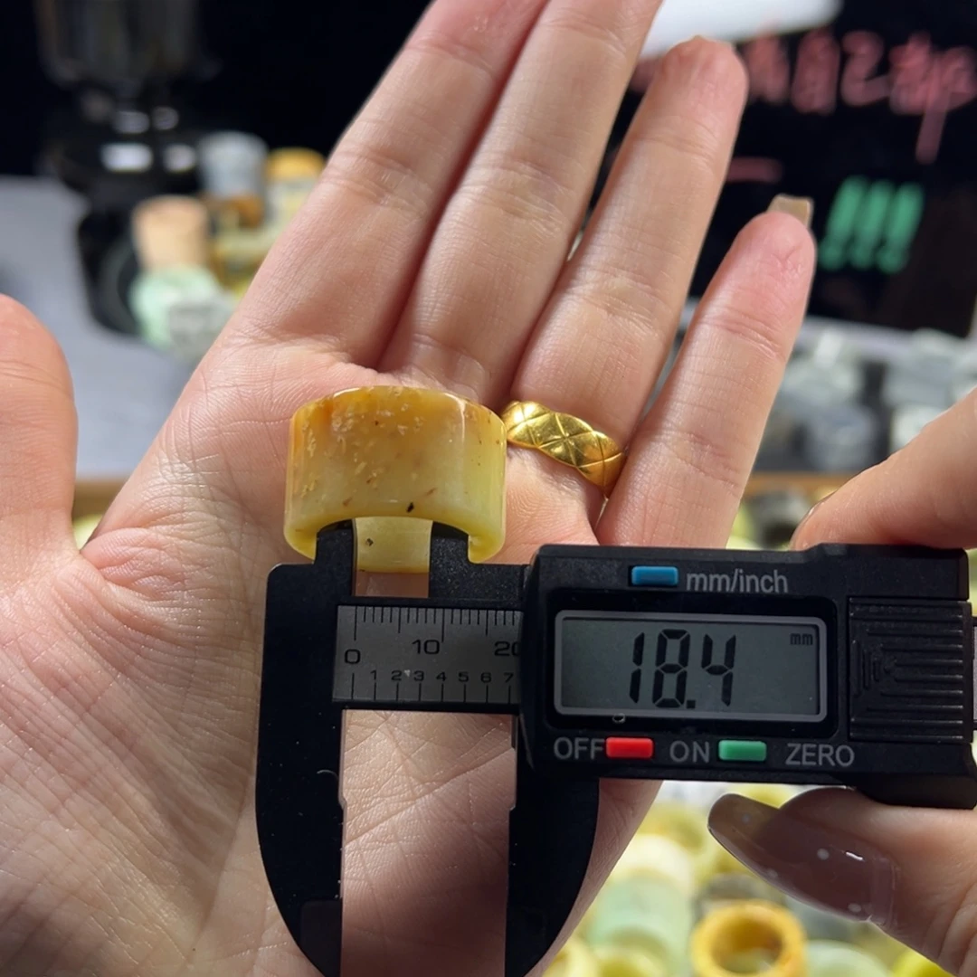 蛇纹石玉未镶嵌戒指