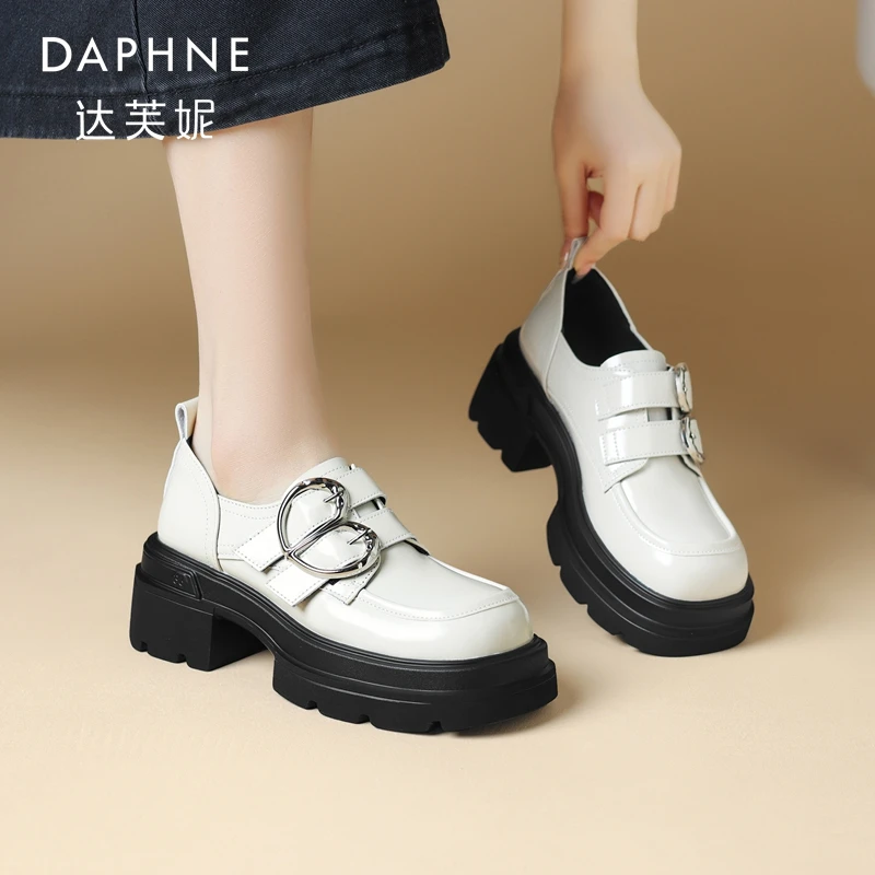 Daphne/达芙妮皮带扣加绒乐福鞋女时尚英伦风深口单鞋粗跟小皮鞋