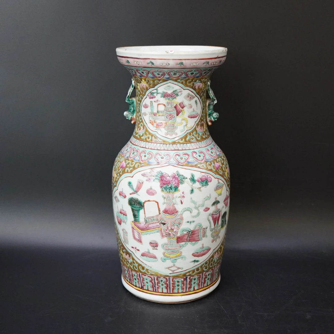 Lot.25091407清同治粉彩开窗博古花卉纹赏瓶 高：约33.2cm